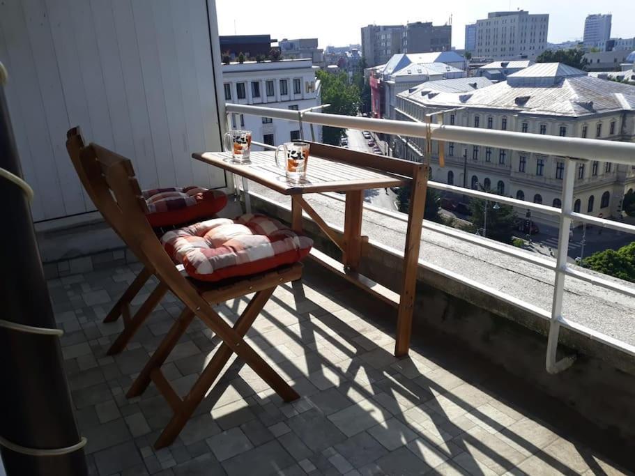 The Location In The Center With A Terrace Apartamento Bucarest