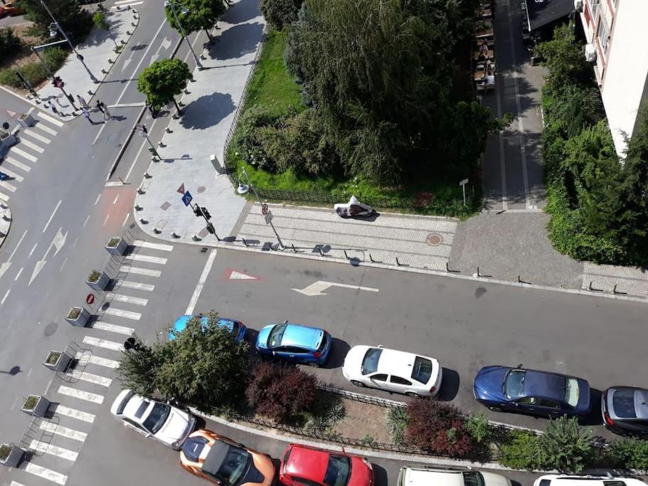 The Location In The Center With A Terrace Apartamento Bucarest